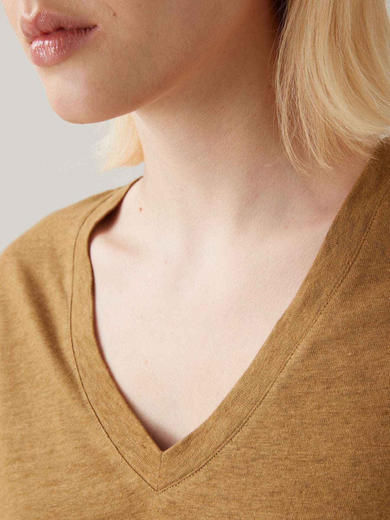 T-shirt col V femme viscose et lin