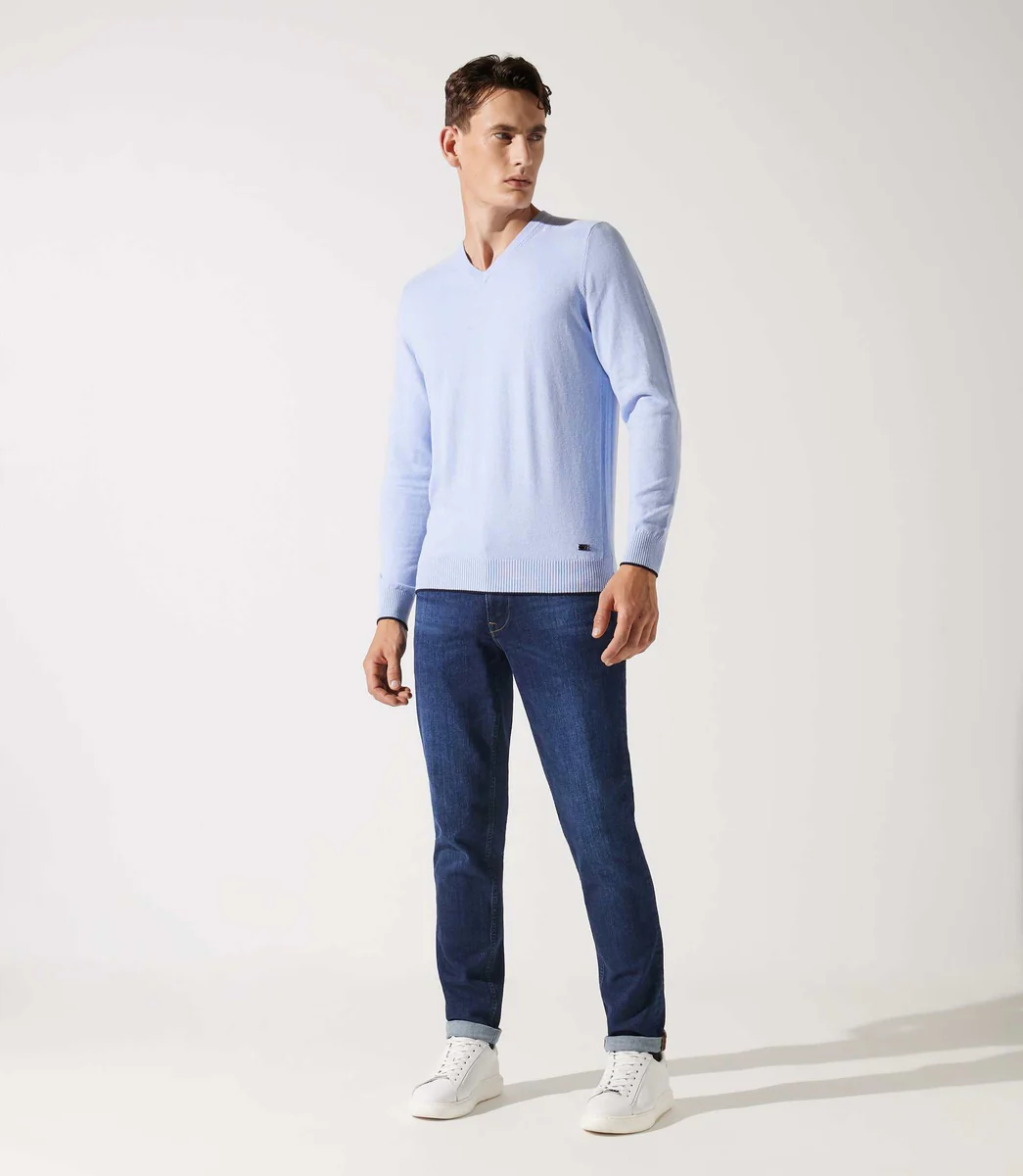 Pull col v rayé bleu ciel