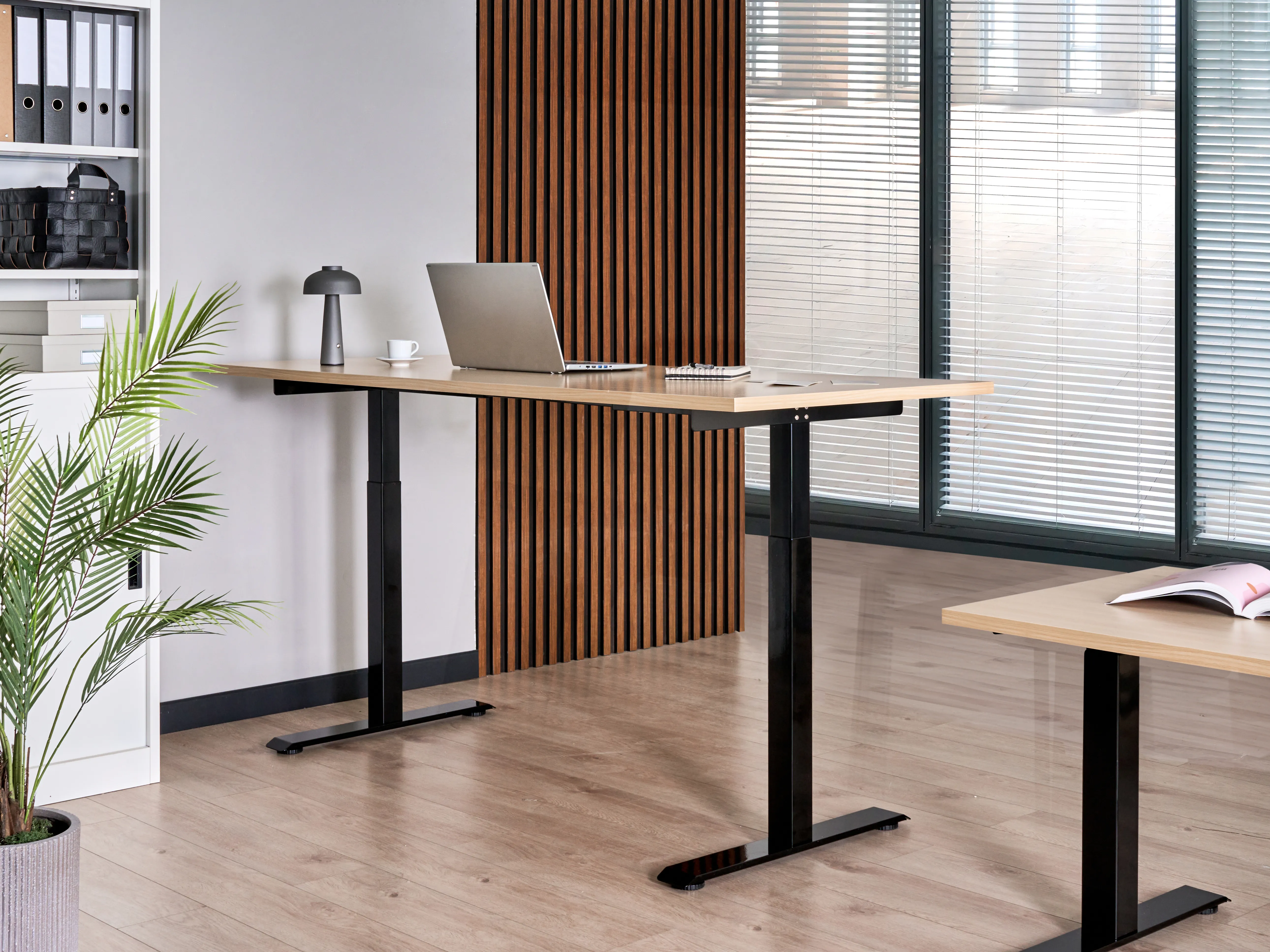 Elektrisch verstelbaar sta-bureau DESTINES Zwart/lichtbruin 180 cm 72 cm