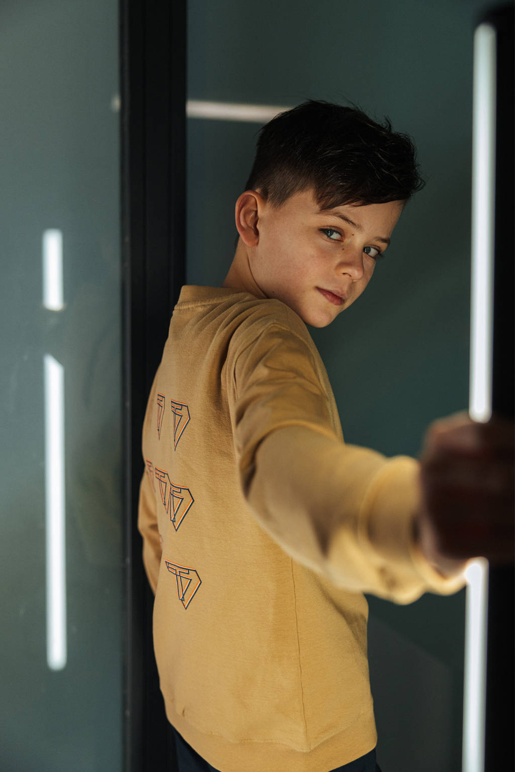 TYGO & vito sweater Dorian met backprint donkerbeige