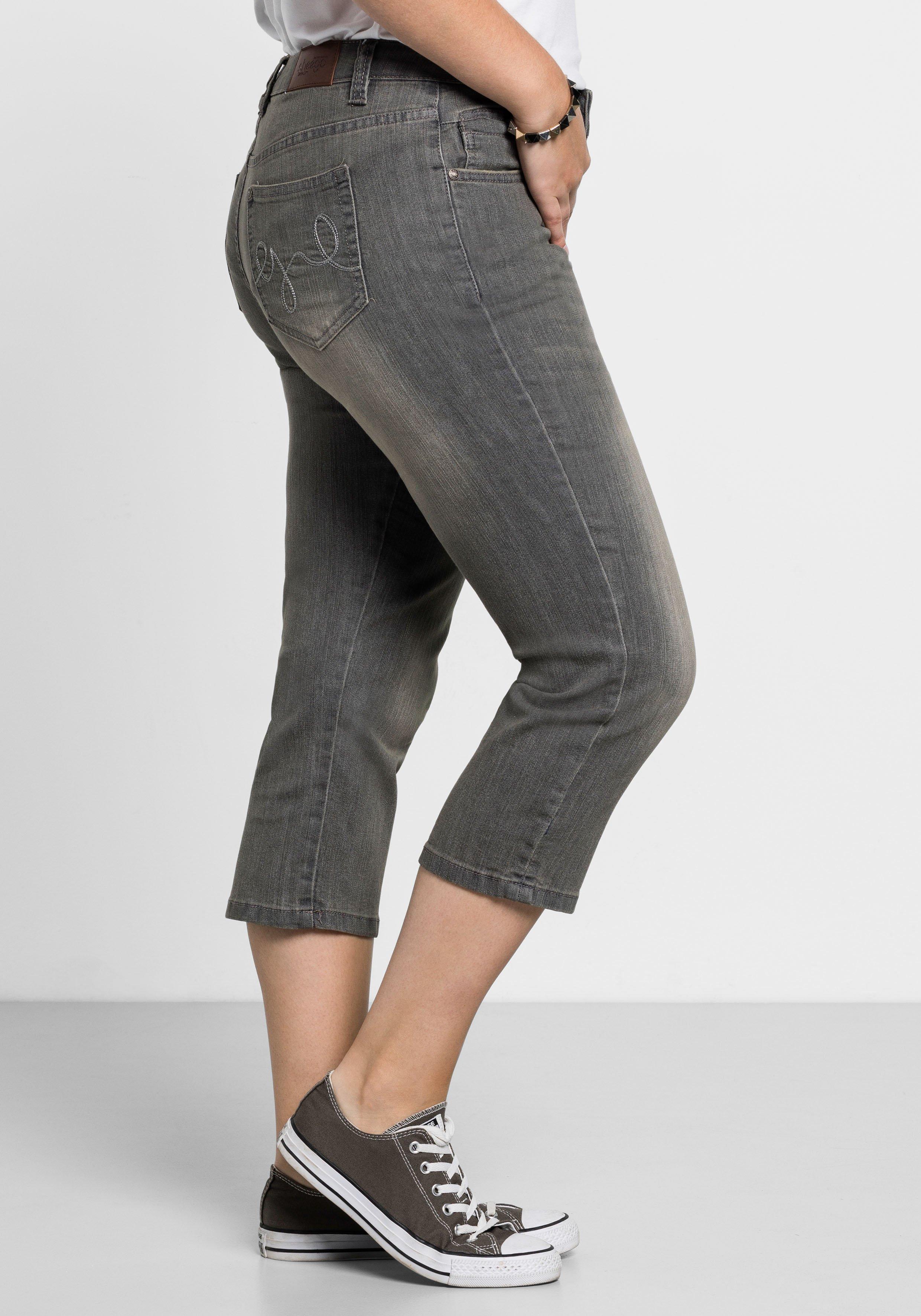Caprijeans mit Used-Effekten