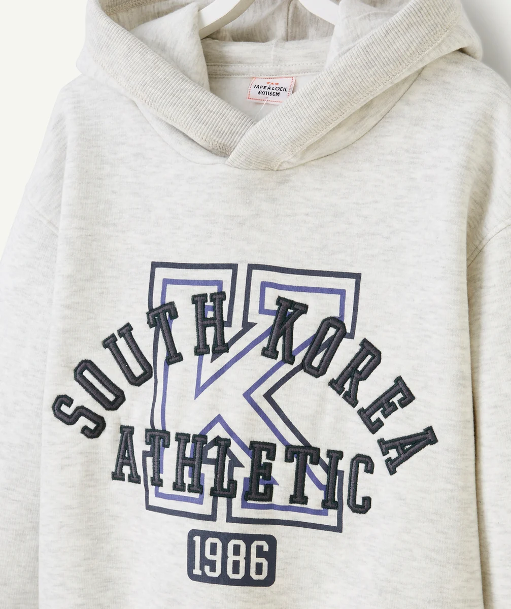 SWEAT À CAPUCHE GARÇON EN FIBRES RECYCLÉES GRIS CHINÉ THÈME SPORT