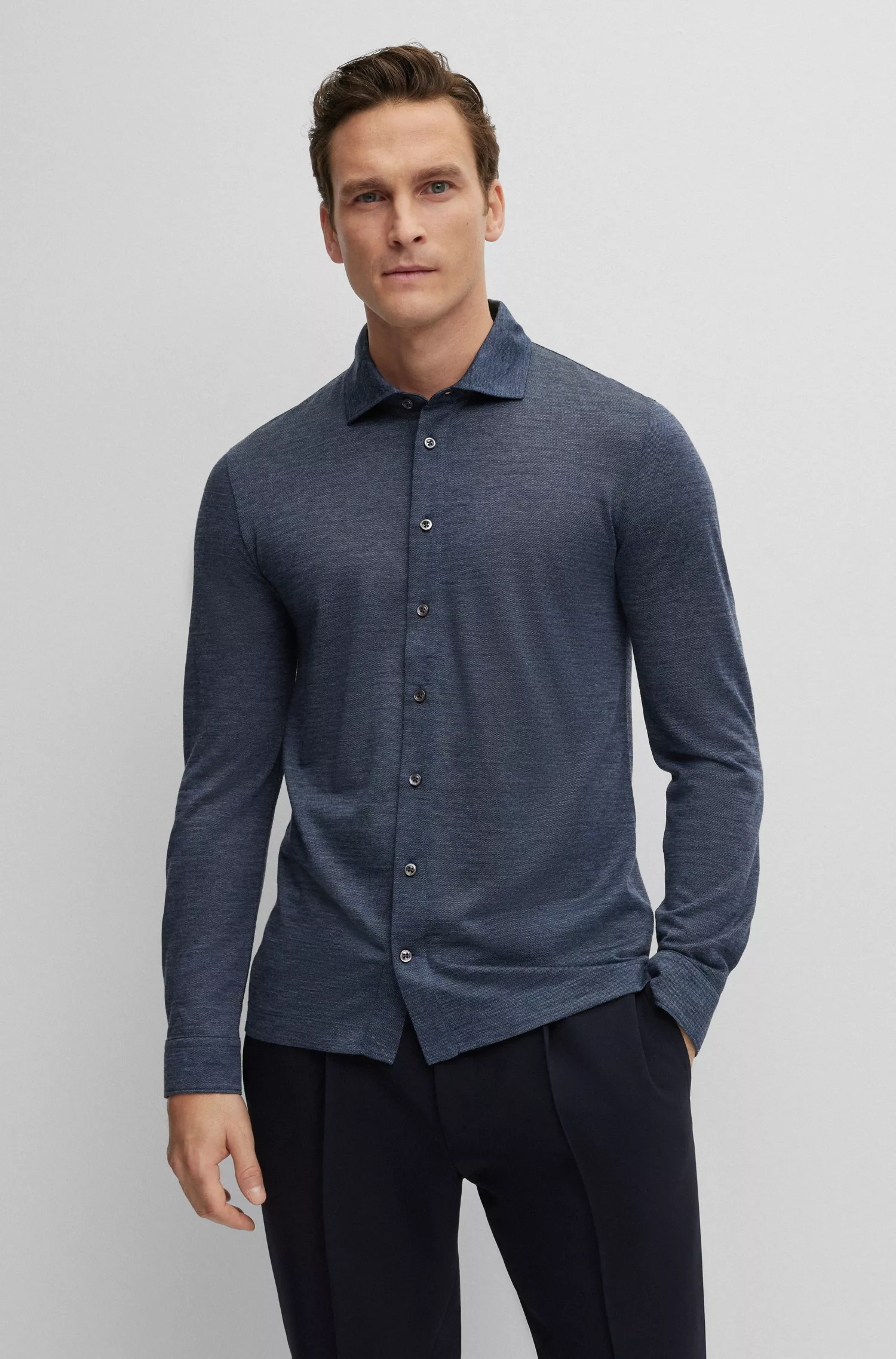 Camisa BOSS Camel de corte regular em malha de seda e lã.