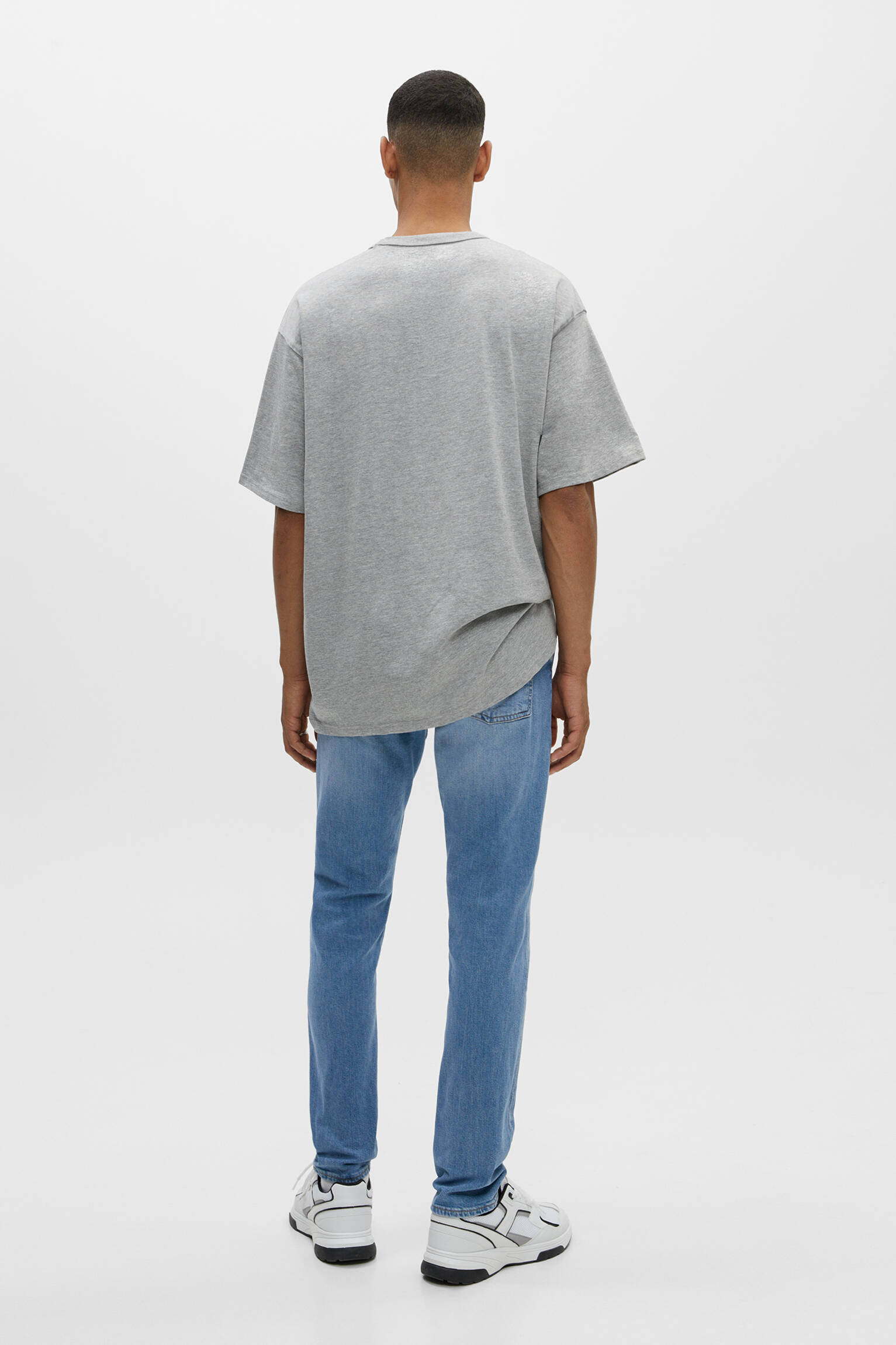 Calça jeans básica azul slim confortável - azul claro