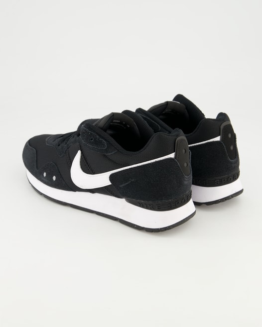 Nike VENTURE RUNNER Sneaker in Schwarz