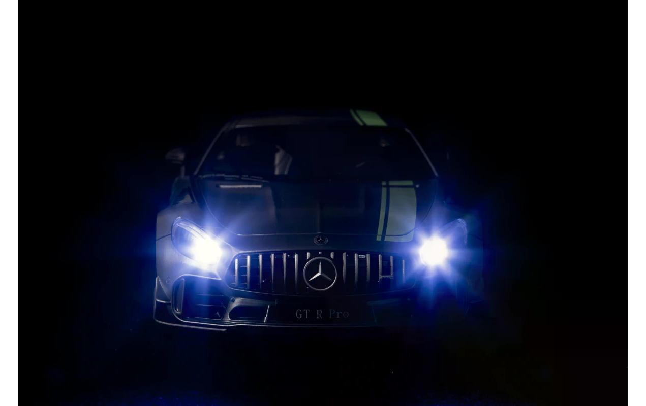 Auto Mercedes-AMG GT R Pro mit Licht, Grau, 1:16Ferngesteuerter Sportwagen mit Licht für Kinder ab 6 Jahren