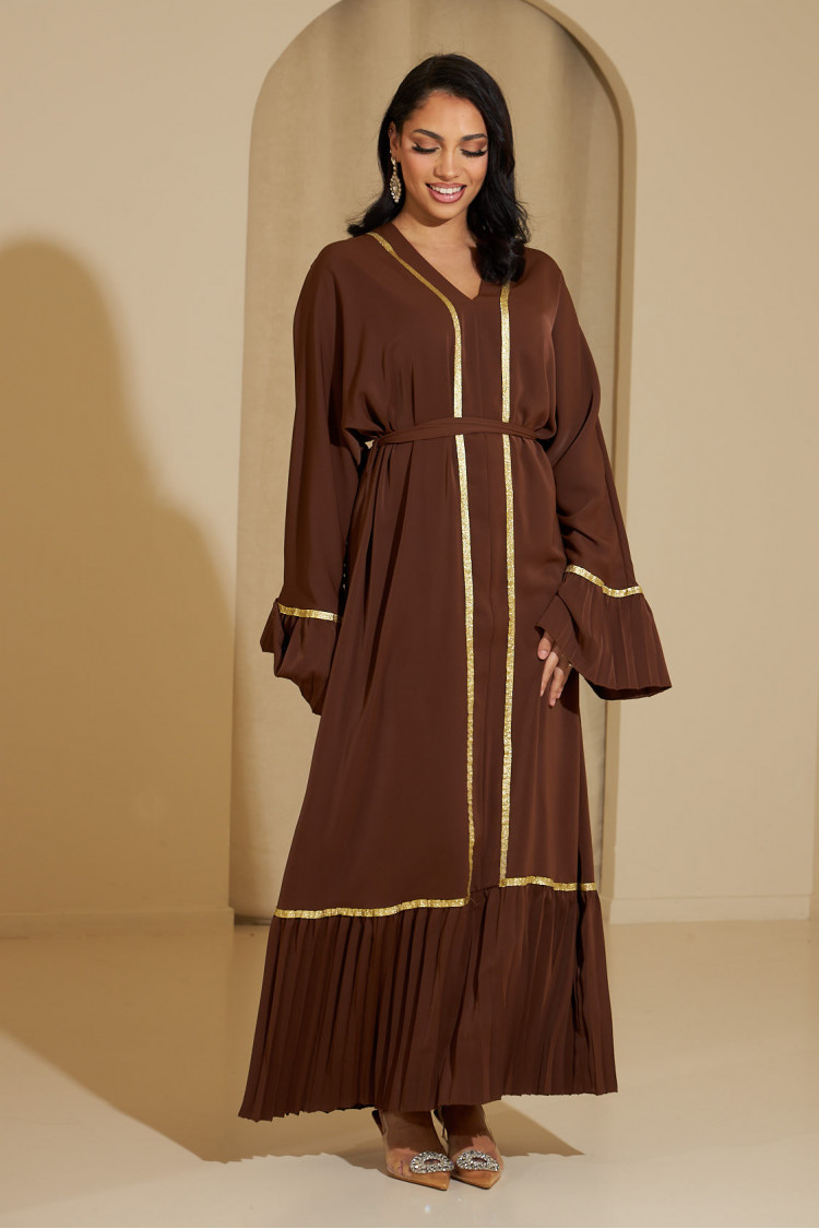 Abaya marron fluide à dorures et plissées