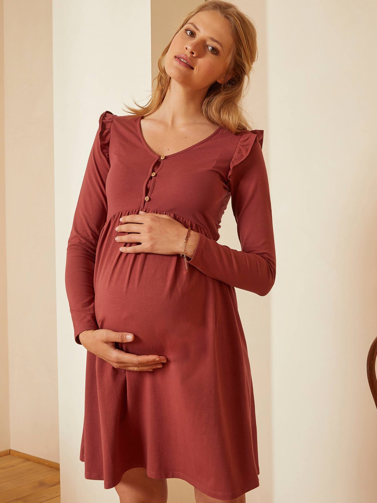 Vestido curto de tricô verde pinho, ideal para gestantes e lactantes.