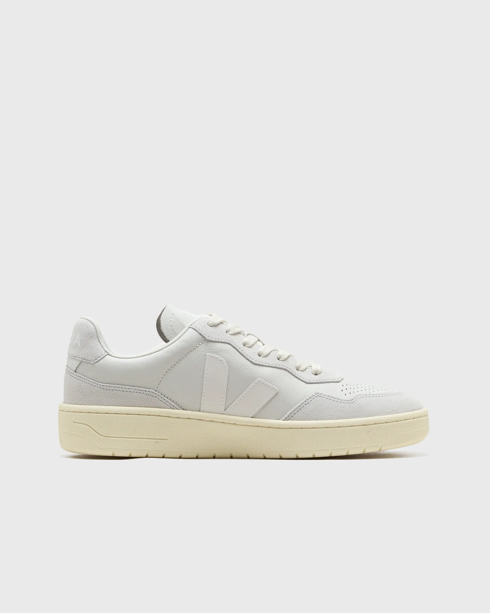 Veja V-90 O.T. LEATHER