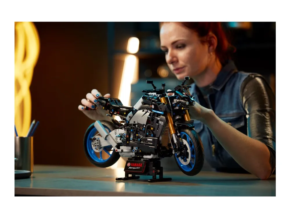 LEGO Technic 42159 Yamaha MT-10 SP