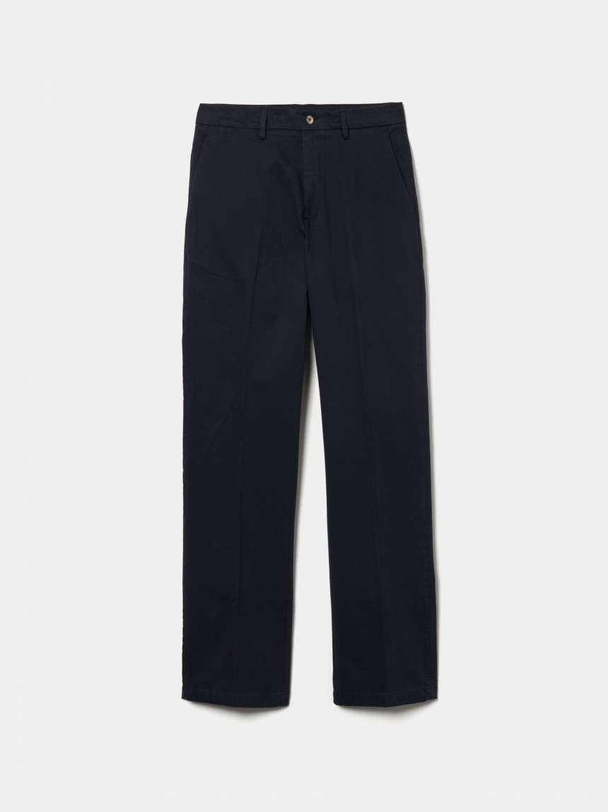 Calças chino regular fit vincadas