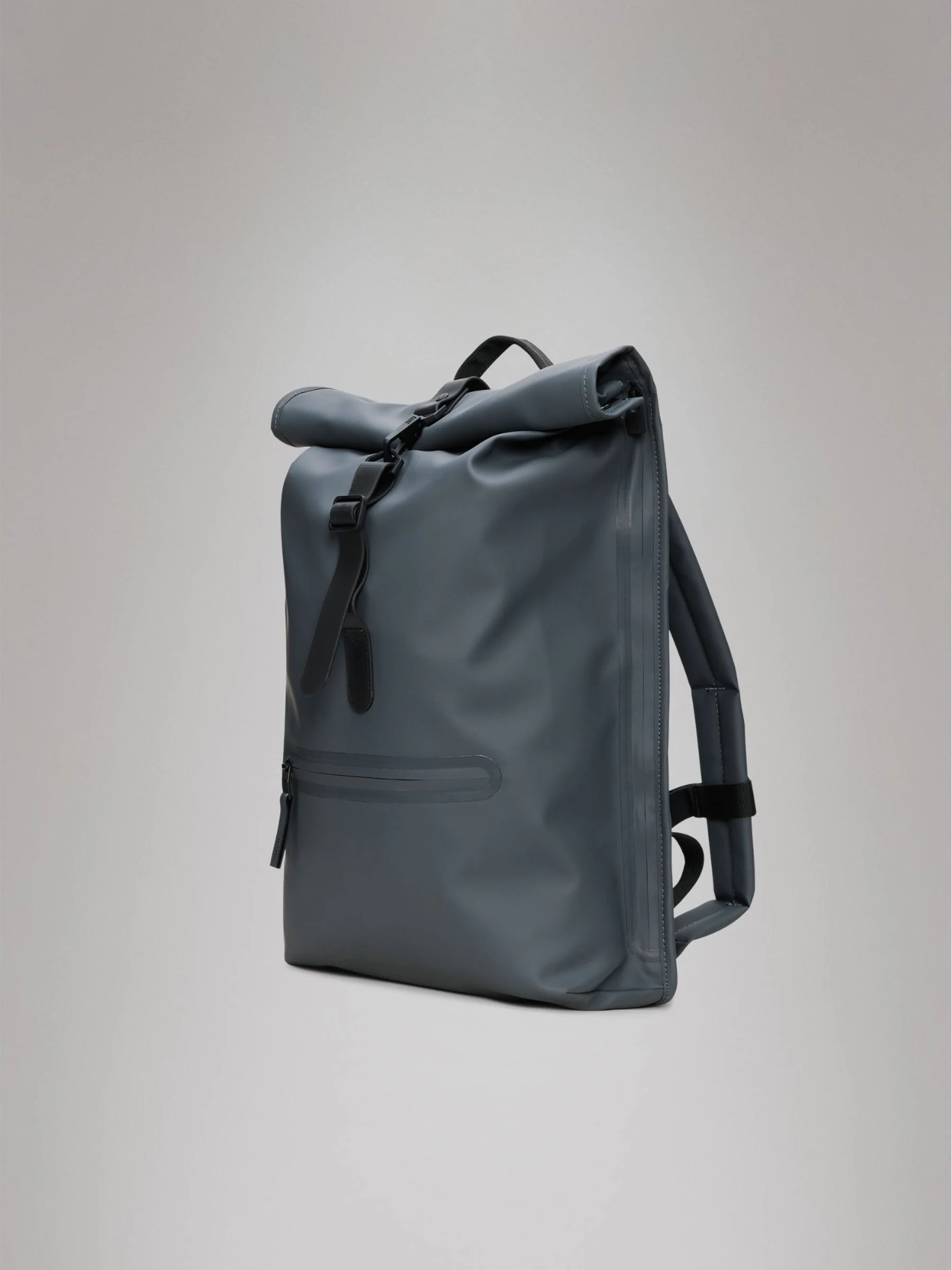 Blauw - Rains Rolltop Waterproof Rucksack