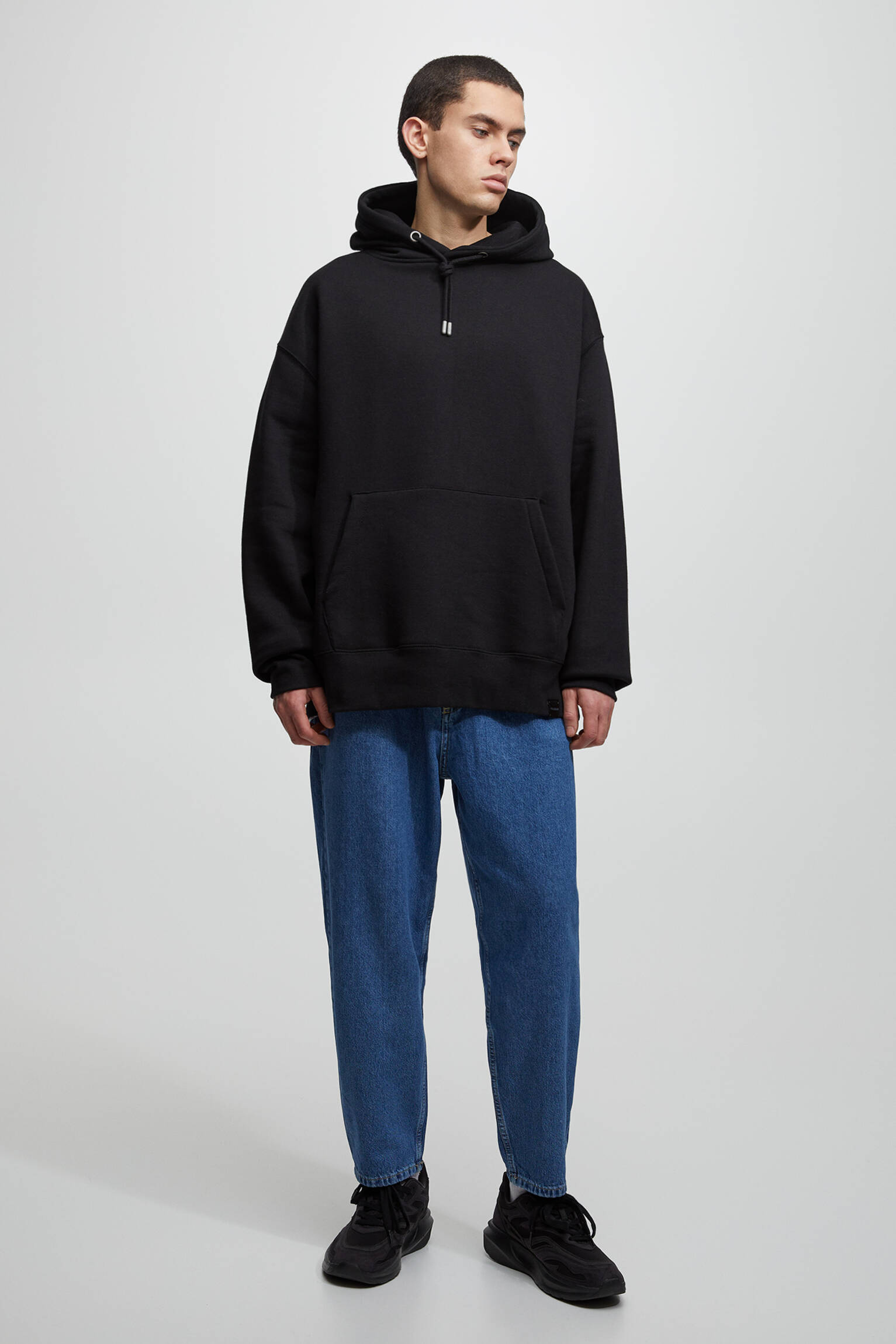 CALÇA JEANS BÁSICA COM CORTE BALÃO - AZUL ESCURO