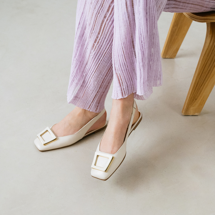 Ballerines slingback à bouts carrés  en cuir écru