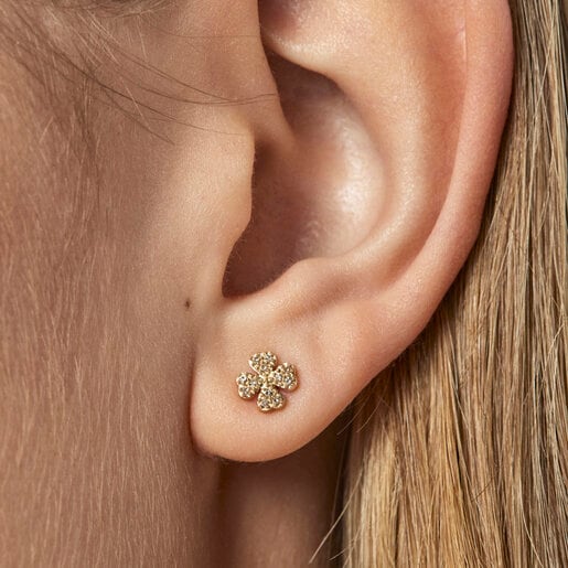 Brincos TOUS Good Vibes em ouro e diamante com formato de trevo.