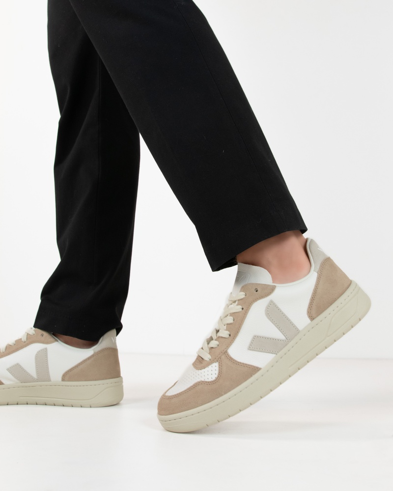 Veja V-10 Lage sneakers  - beige