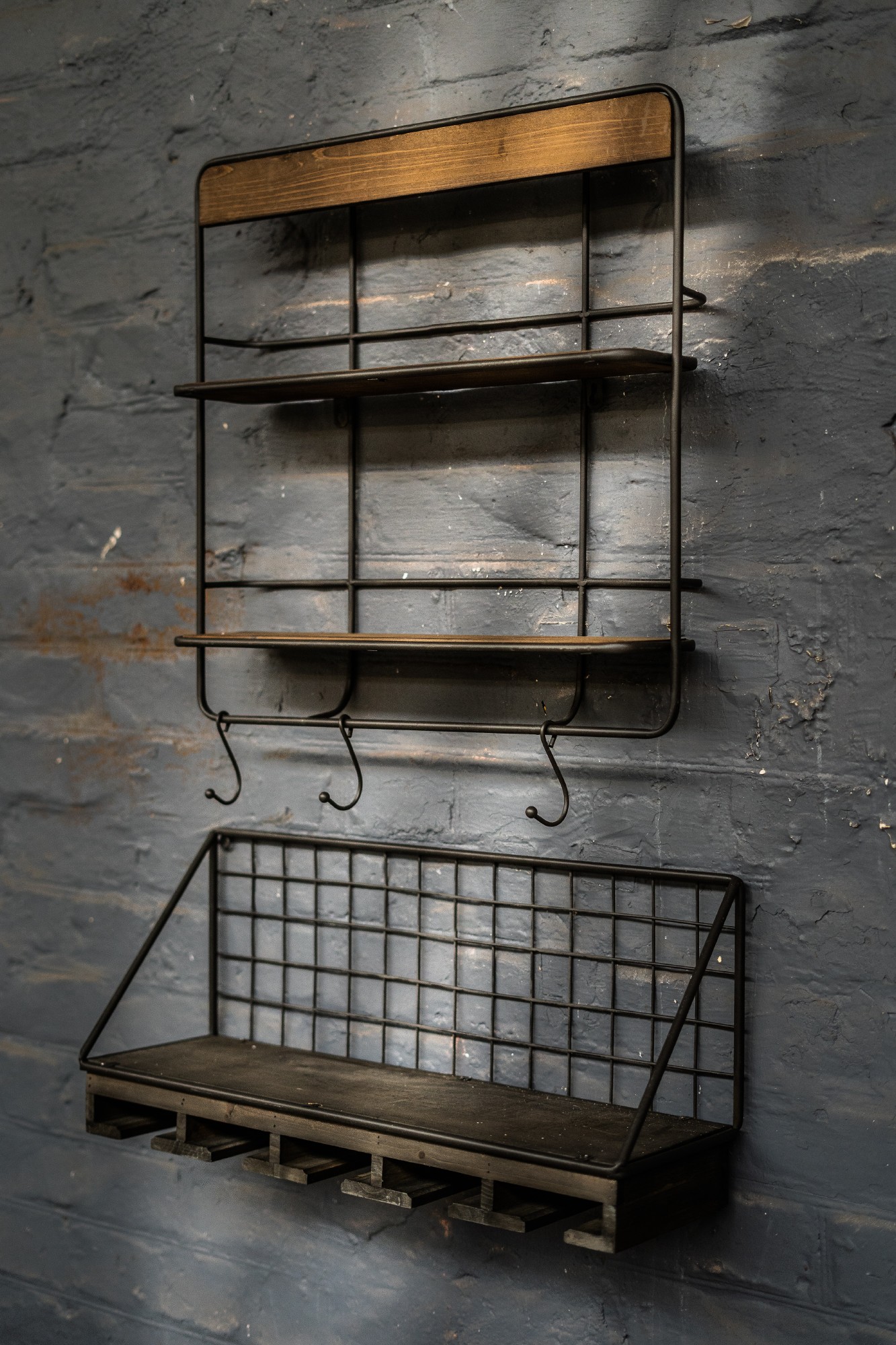Wandregal mit Haken, Metall, Holz, H 50 cm, B 50 cm, T 12 cm von fischer's lagerhaus