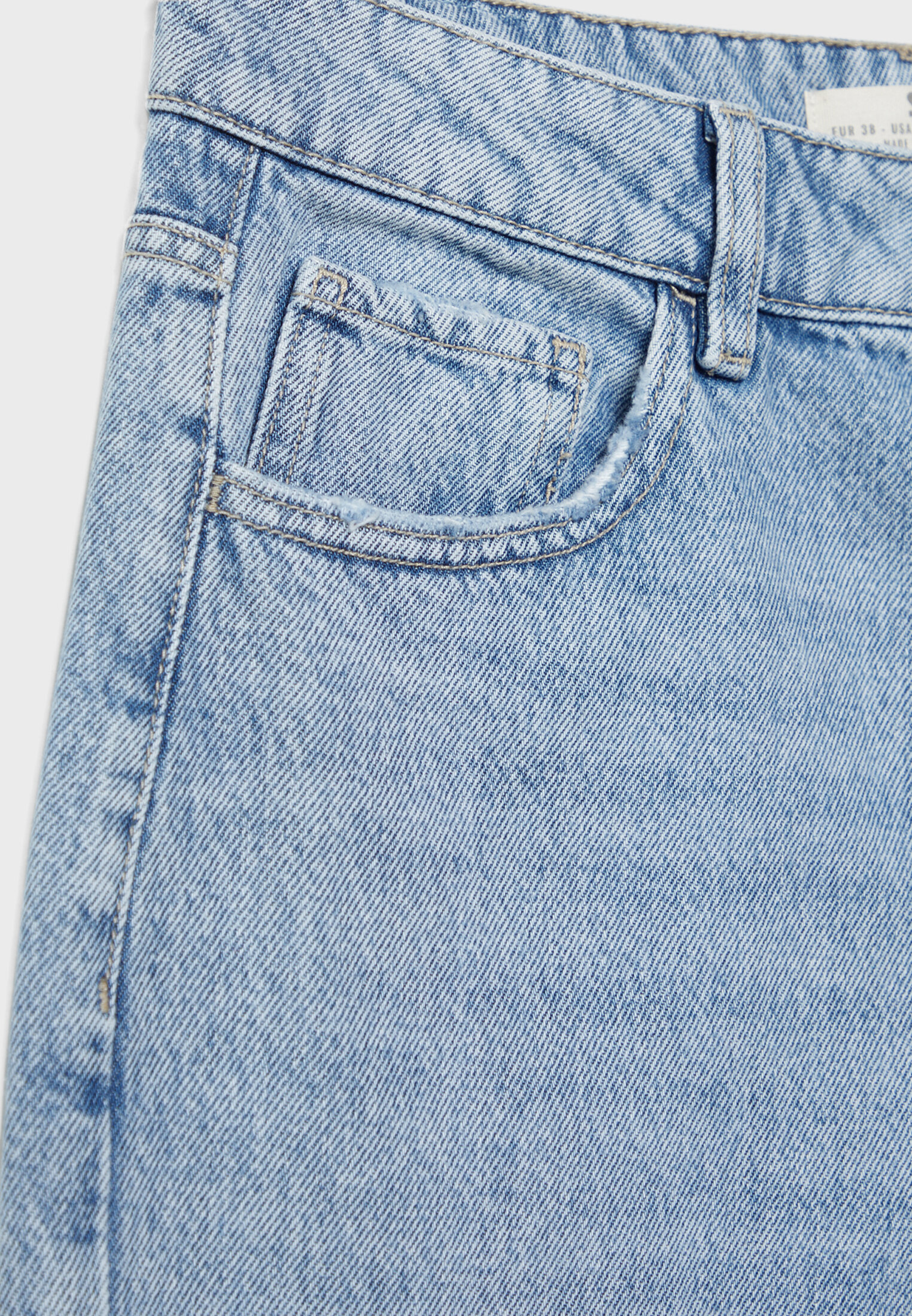 Calça jeans mom de cintura média