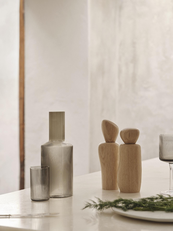 Ferm Living Cairn peper- en zoutmolen donkerbruin