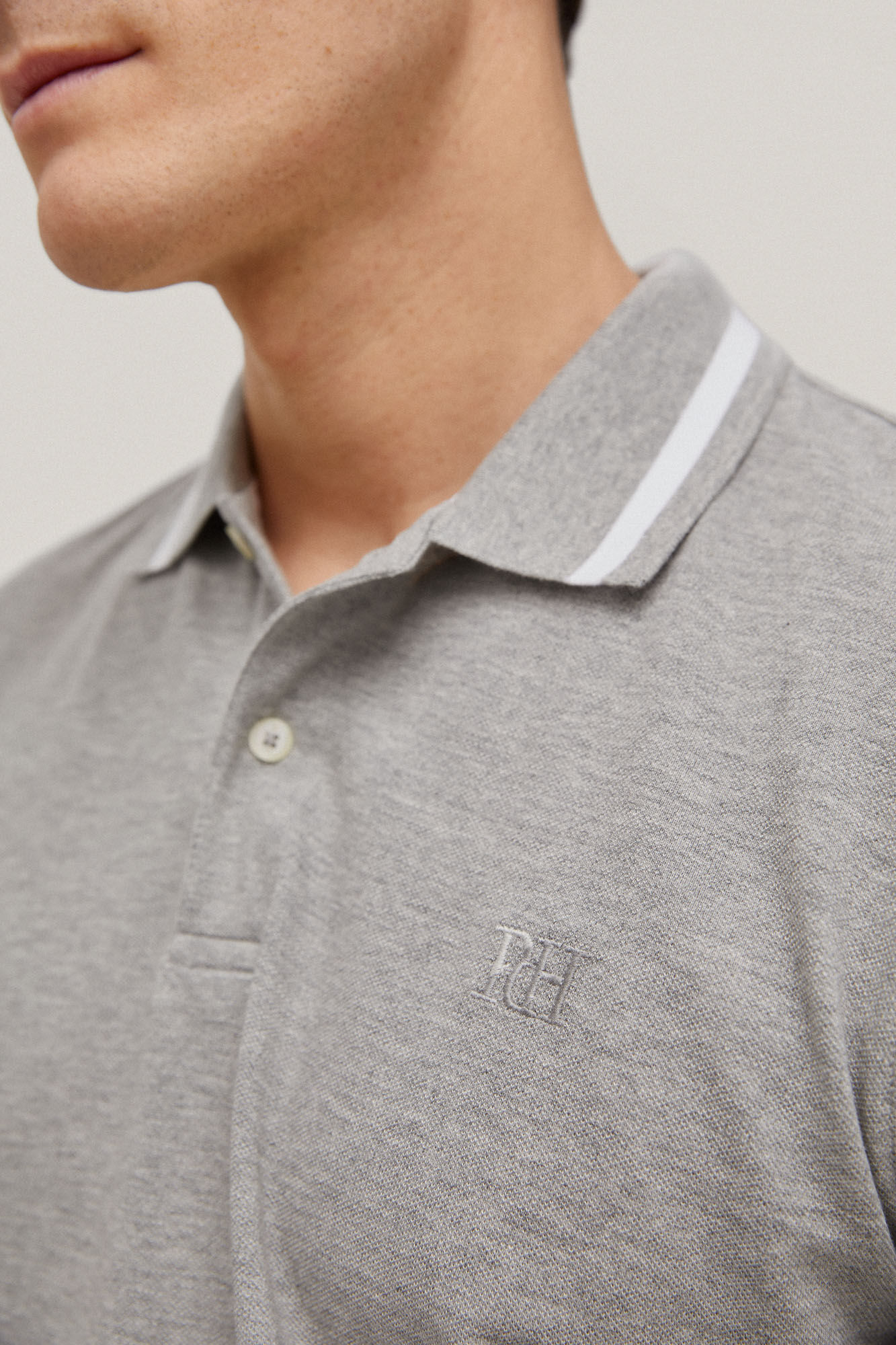 Camisa polo com gola com logotipo - Cinza