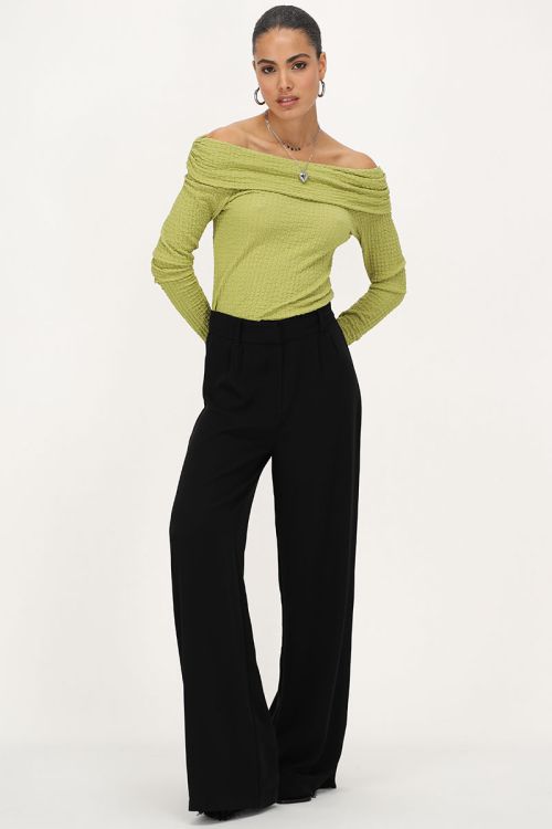 Groene off-shoulder top met structuur