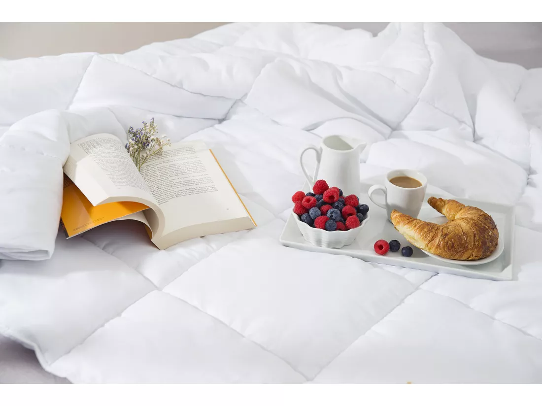 Couette 155x200 cm Toutes Saisons – Confort Optimal en Microfibre, Blanche Matelassée