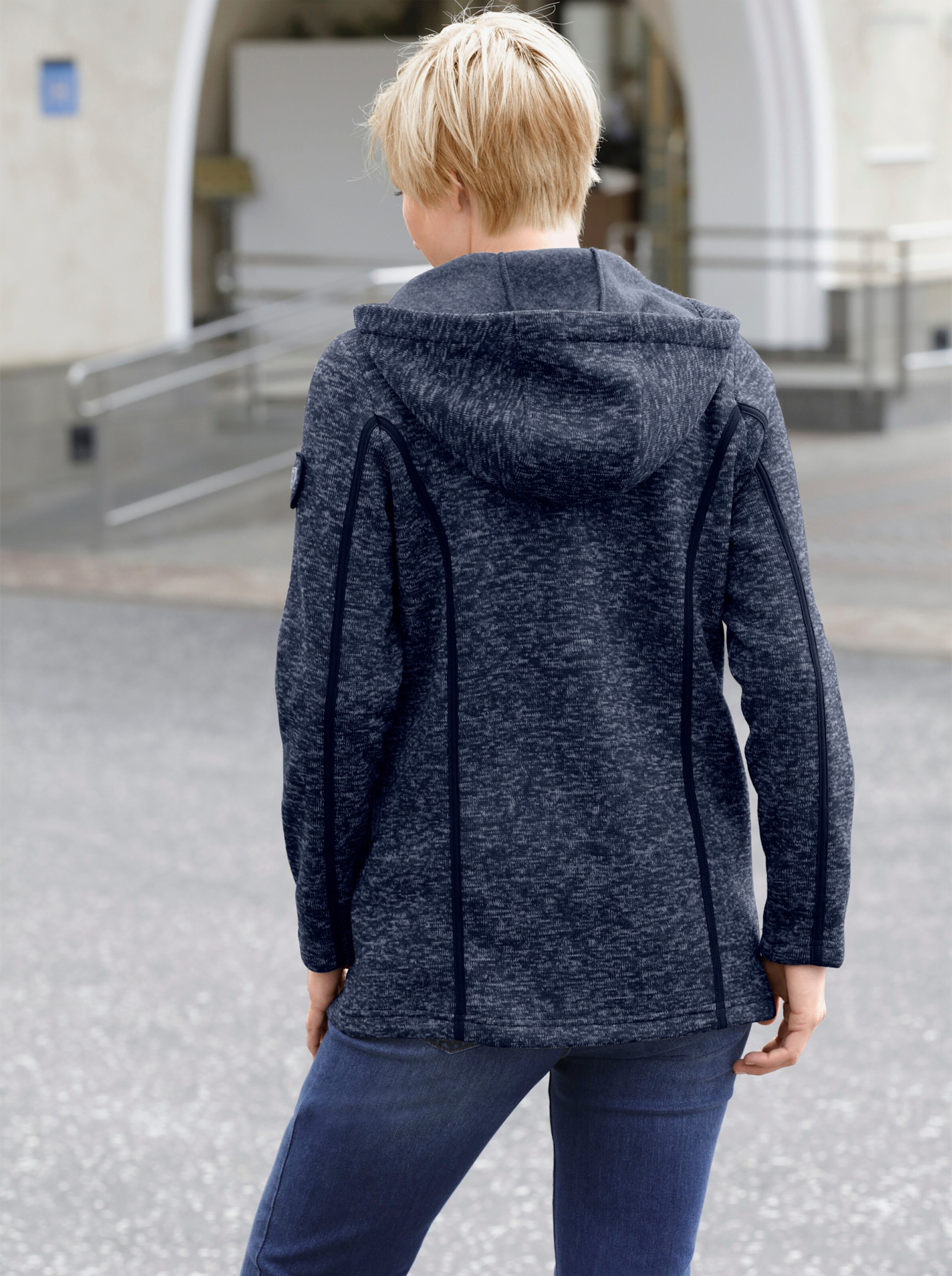 Kapuzenfleecejacke mit Umlegekragen