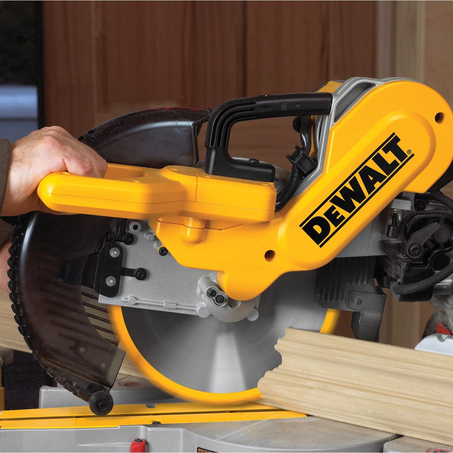 Serra de esquadria composta deslizante DEWALT de 10 polegadas, bisel duplo (DW717)