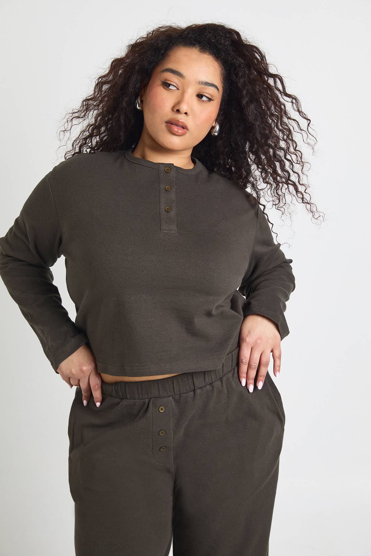 boohoo Ensemble Grande Taille Haut Col Rond Boutonné Et Pantalon En Coton