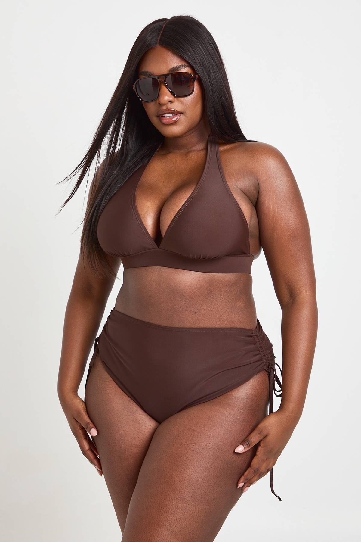boohoo Ensemble Bikini Grande Taille Avec Contrôle Du Ventre Taille Haute Et Décolleté Plongeant