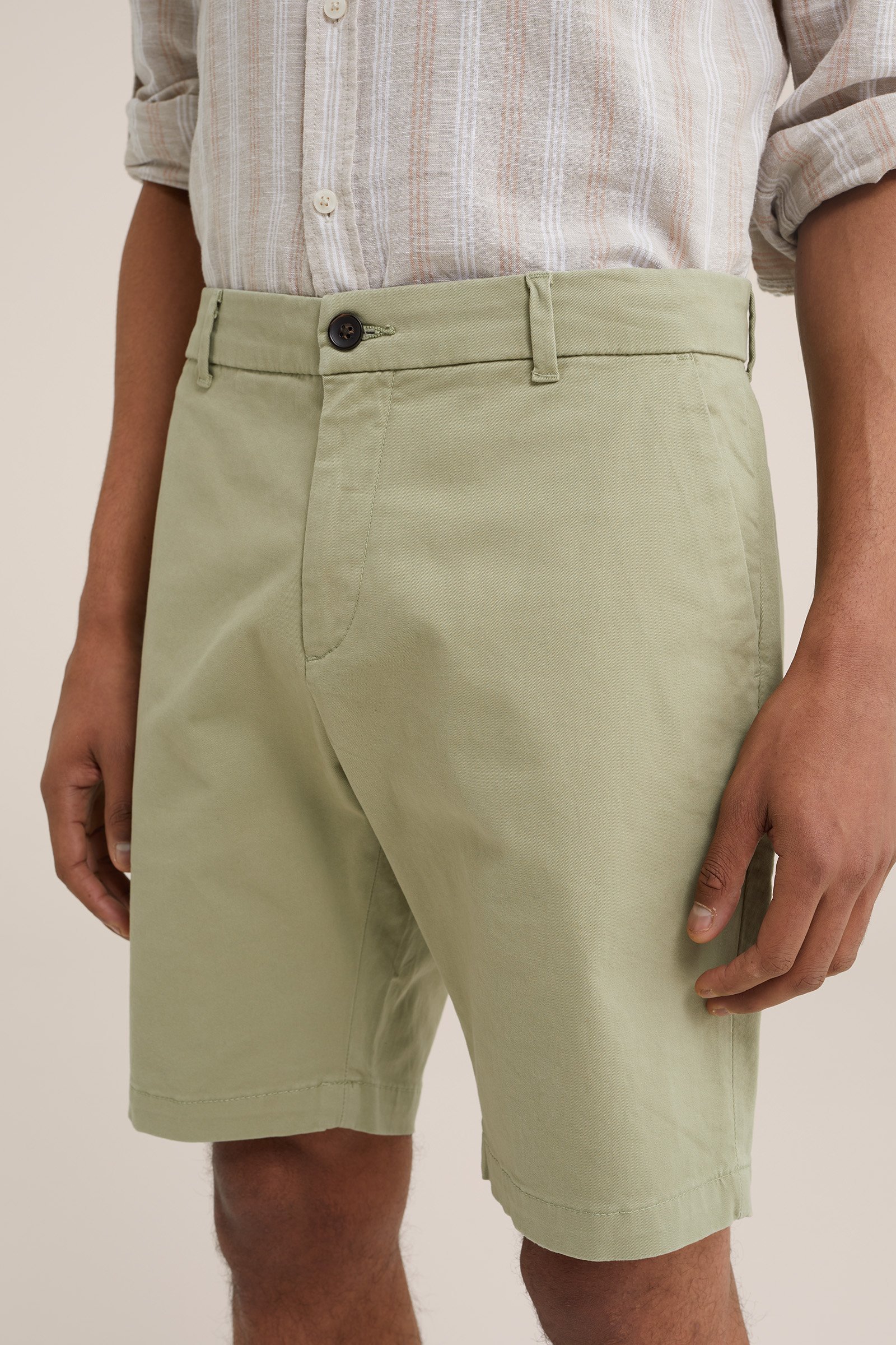 regular fit chinoshort met stretch WE Fashion Lichtgroen