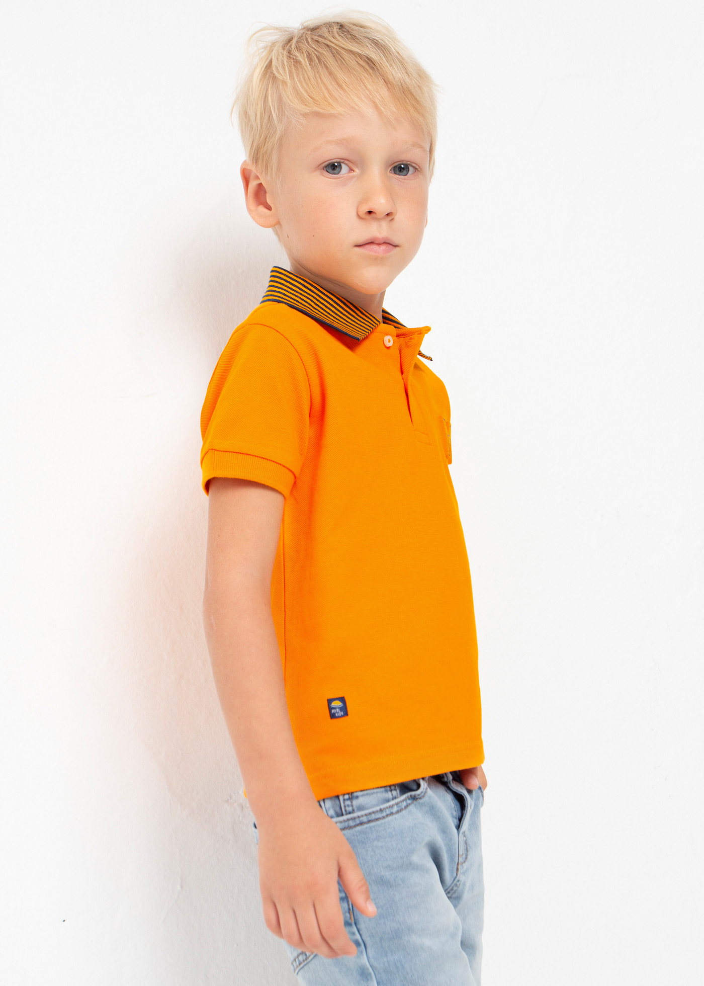 Camisa polo de manga curta feita com algodão sustentável para meninos