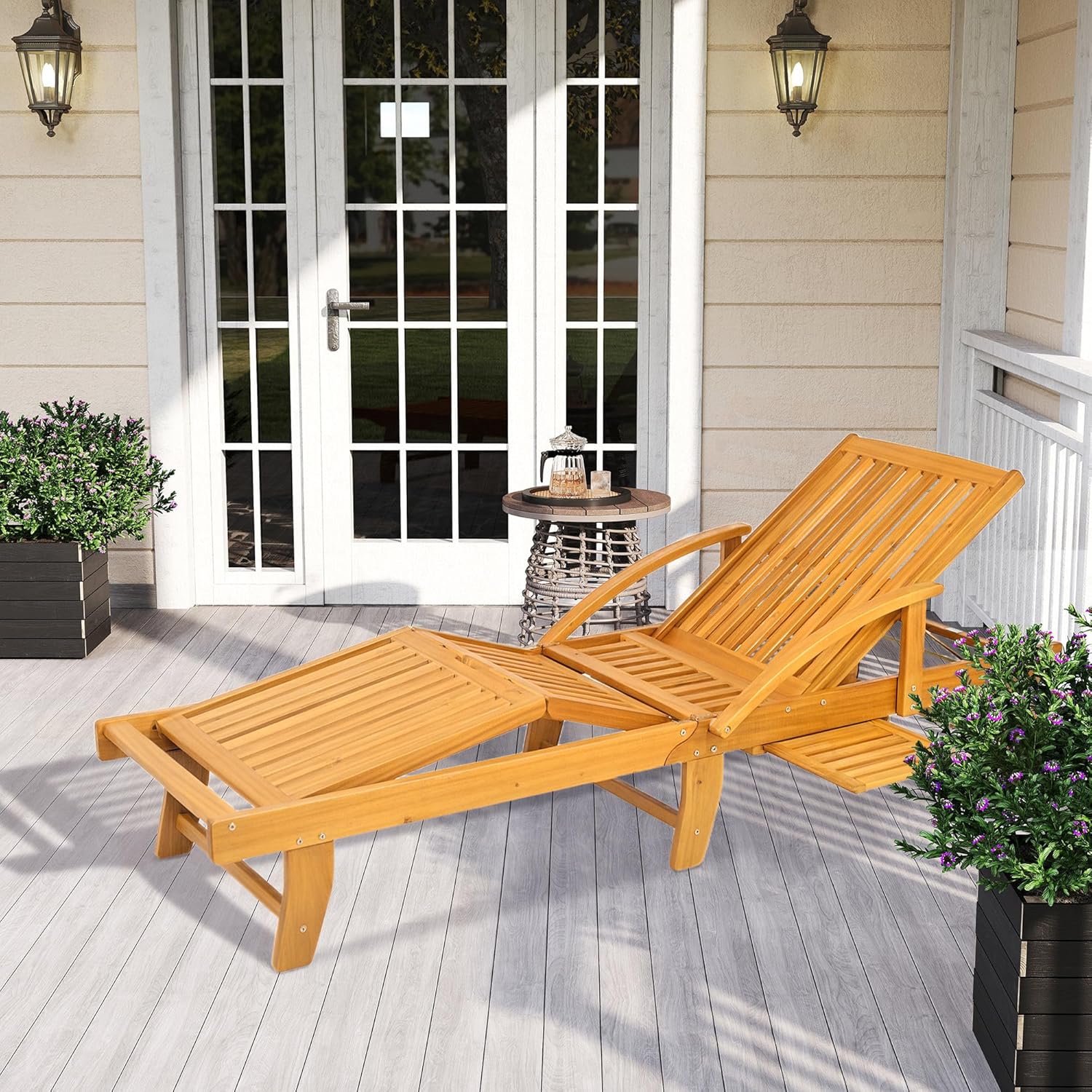 Outsunny Sonnenliege Holz klappbar Gartenliege mit Seitentisch, Rolle, Liegestuhl mit 4-Fach verstellbare Rückenlehne, Campingliege, Gartenstuhl bis 160 kg belastbar, für Garten Strand, Teak