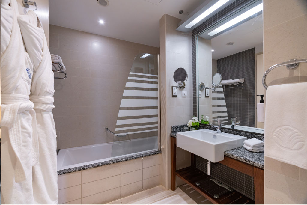 Amwaj Rotana Logies en ontbijt - Hotel