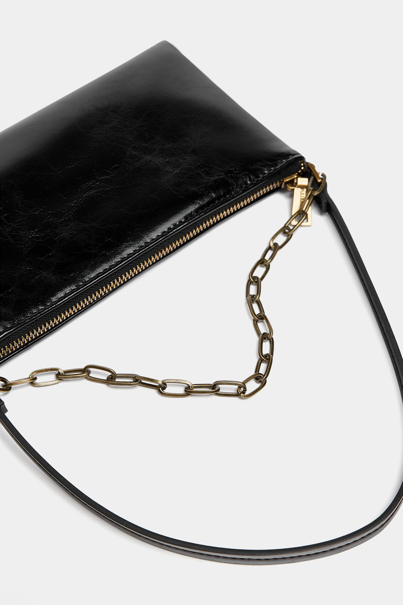 Bolsa de ombro com corrente - preta