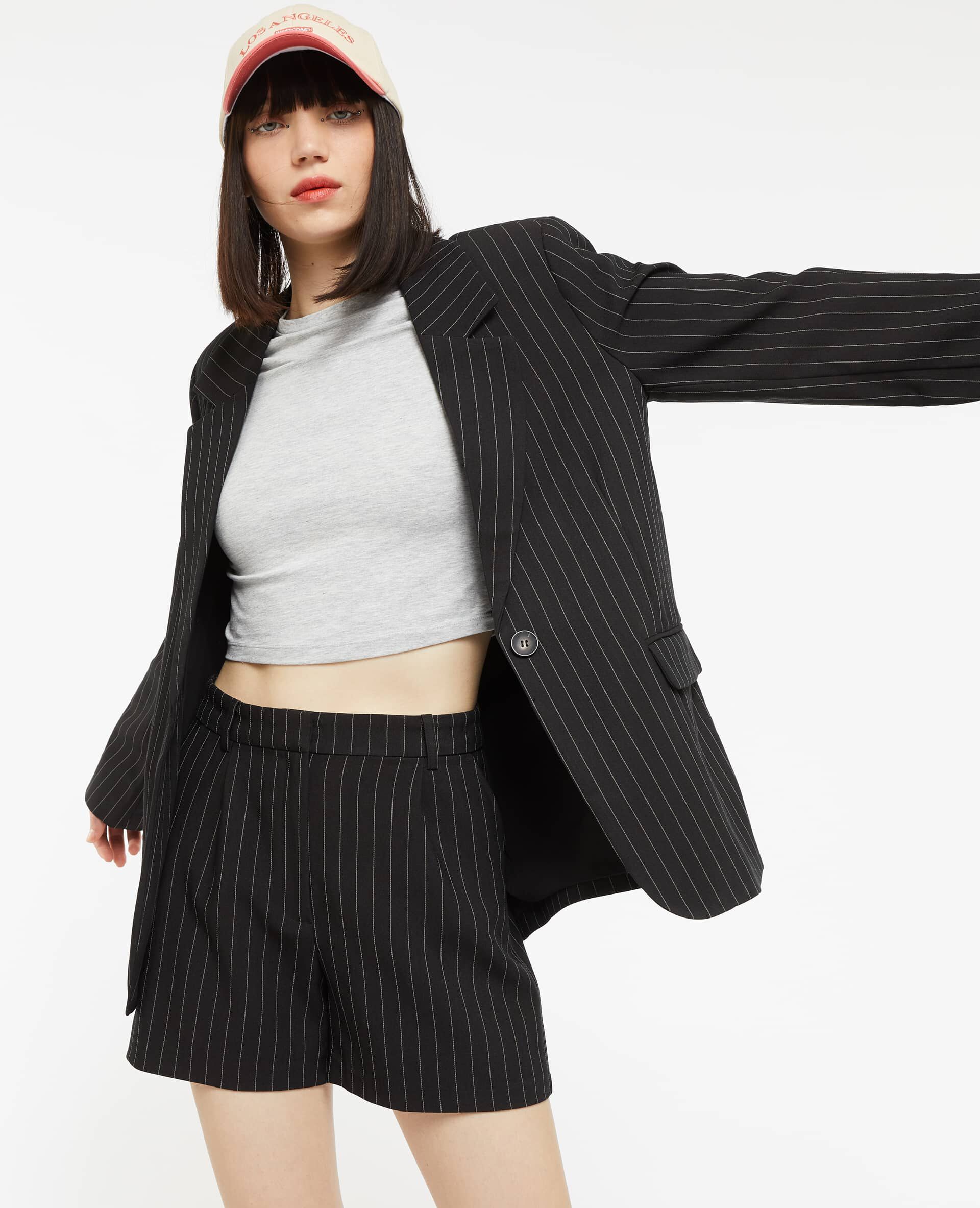 Short taille haute fines rayures avec pinces - Noir