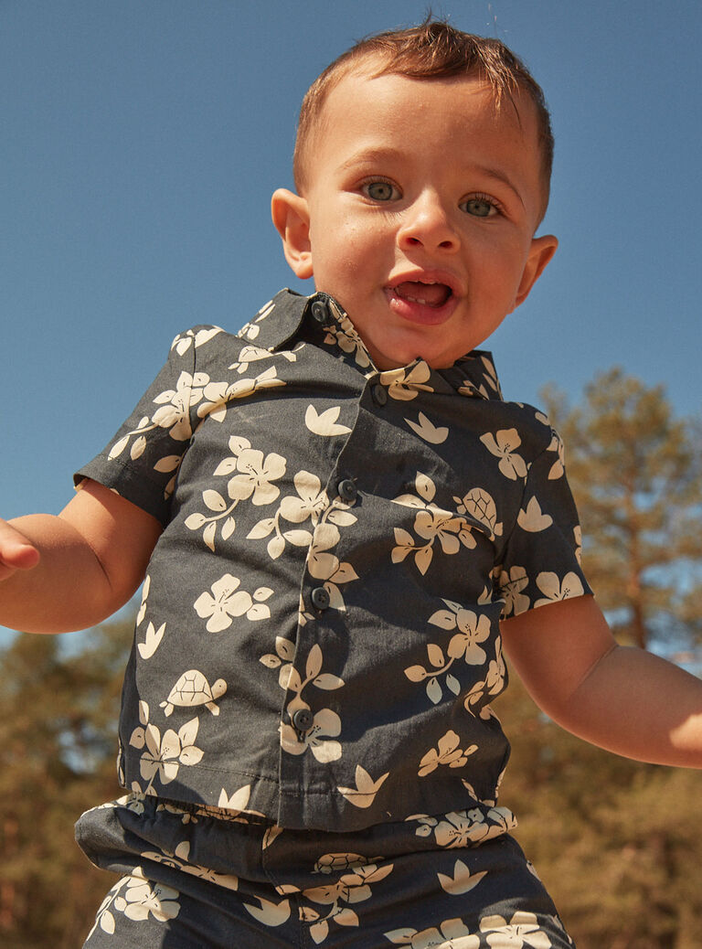 Chemise noir ardoise à imprimé feuilles et tortues
