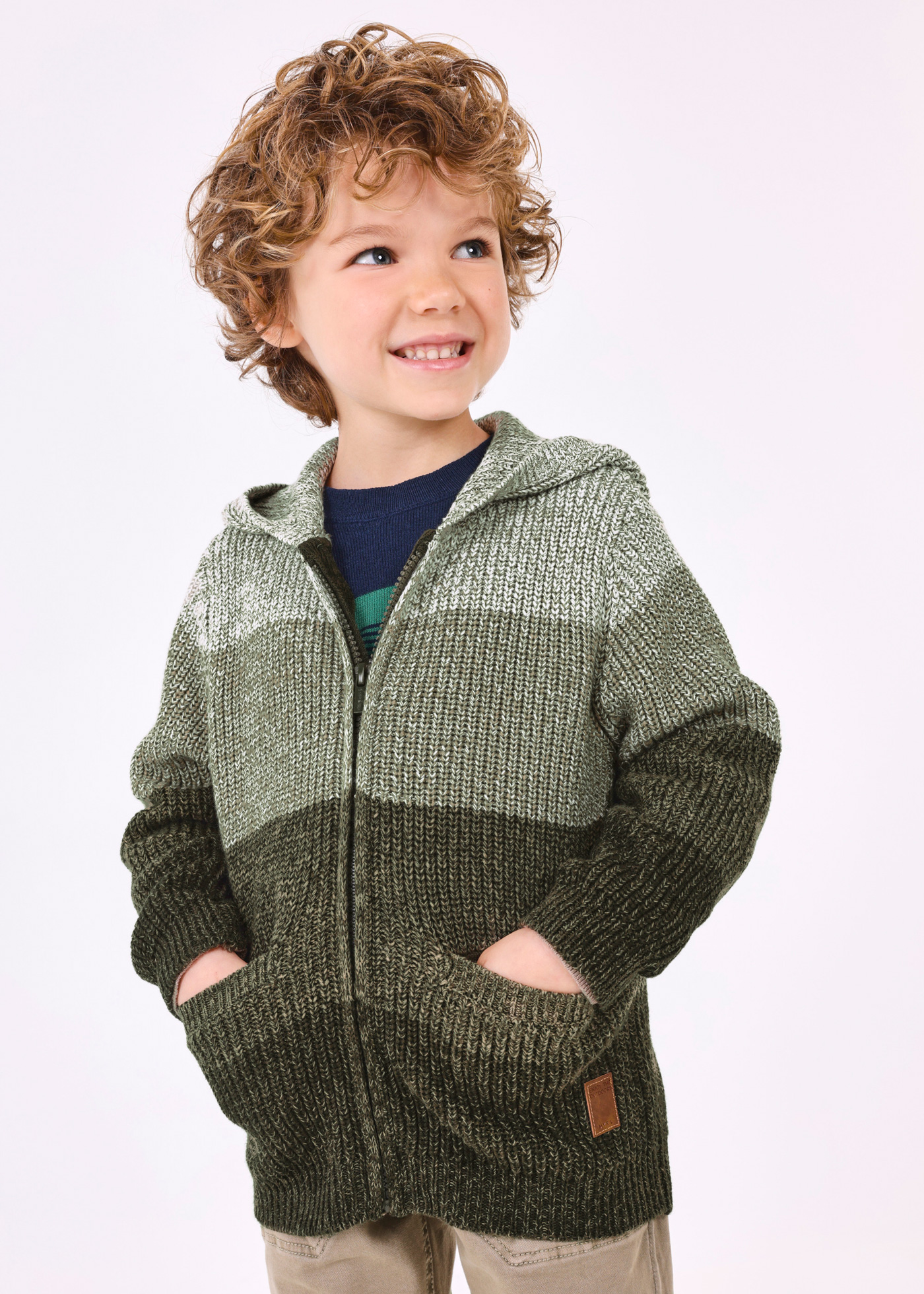 Casaquinho de tricô infantil com blocos