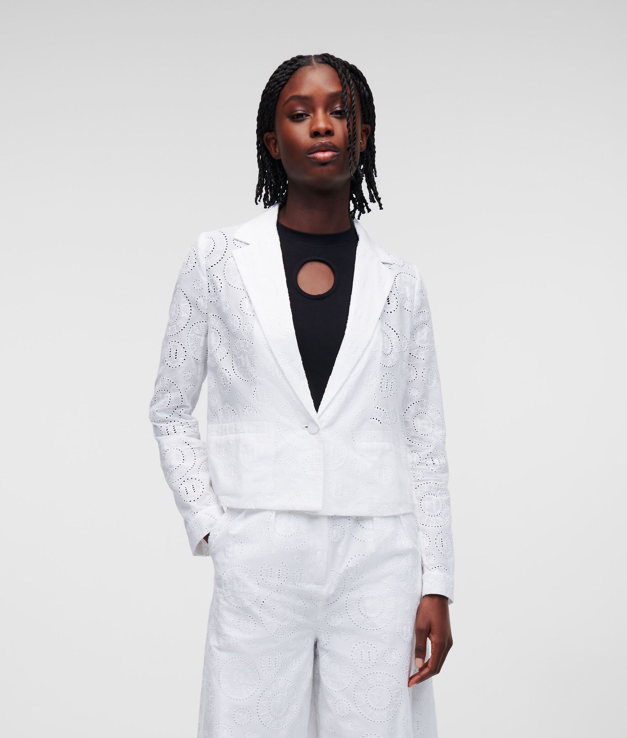 BLAZER CROPPED À BRODERIE ANGLAISE