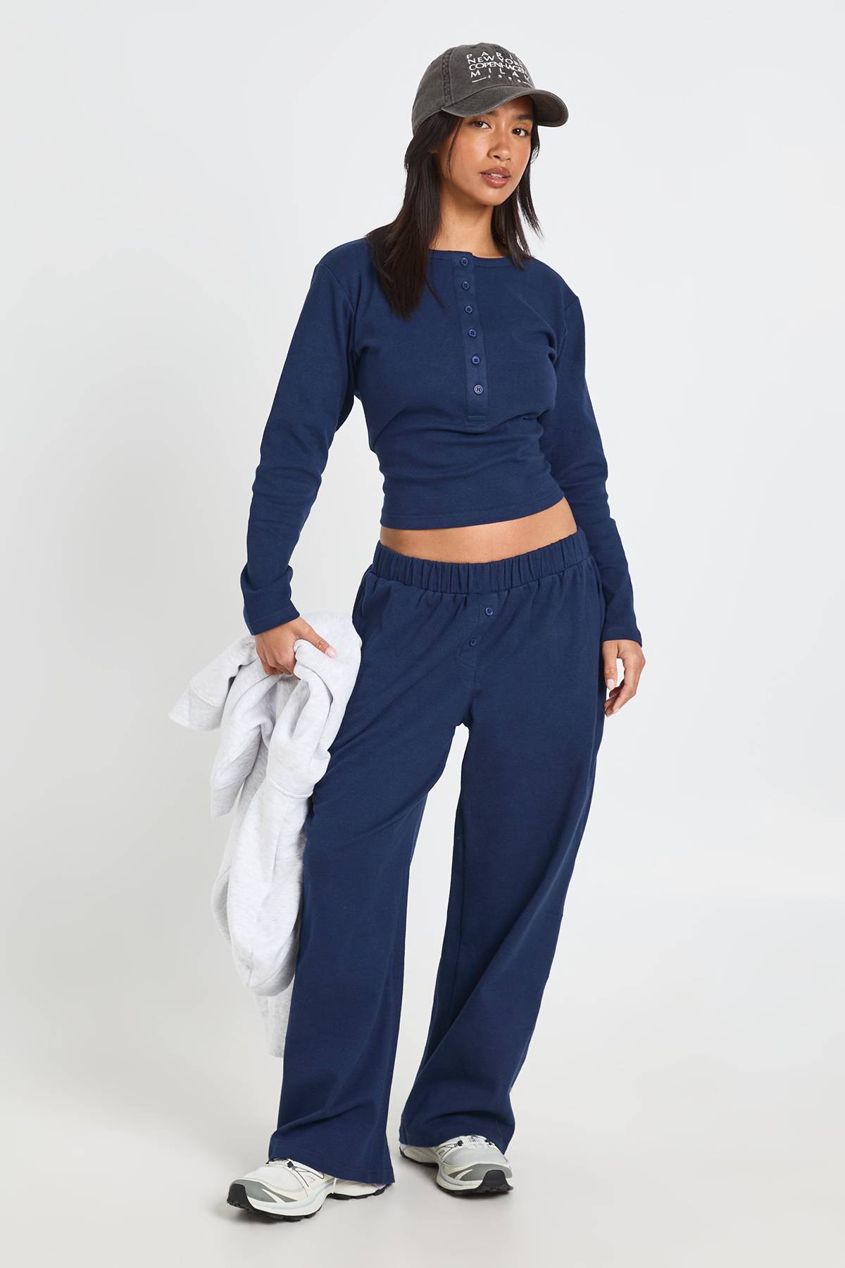 boohoo Ensemble Coordonné Petite Haut Col Rond Boutonné Et Pantalon En Coton