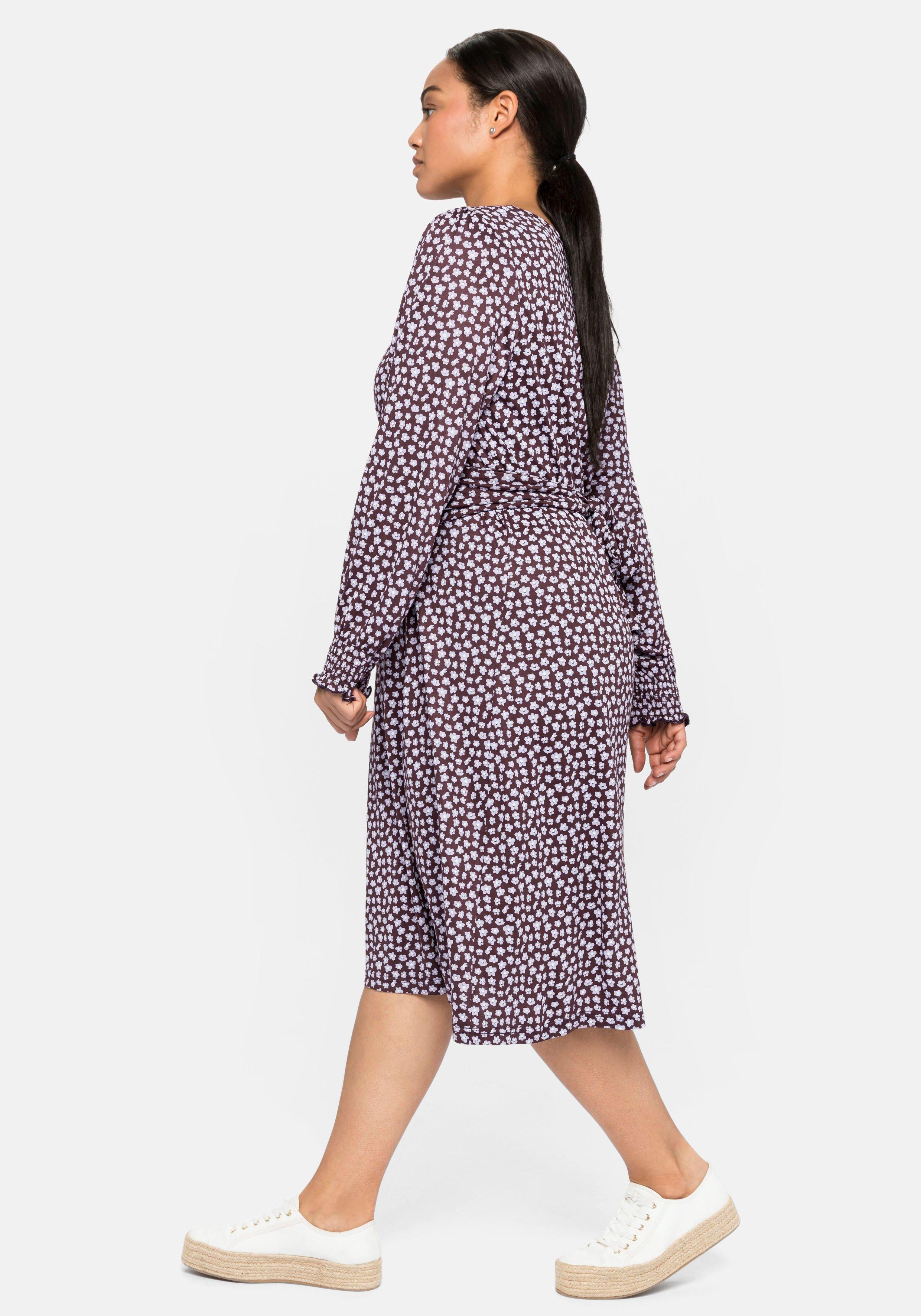 Jerseykleid mit Alloverdruck und Taillen-Bindeband