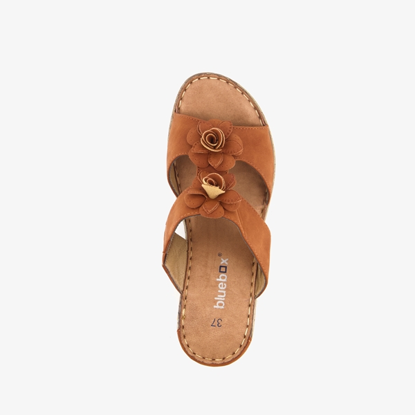 Blue Box dames slippers cognac met bloemen