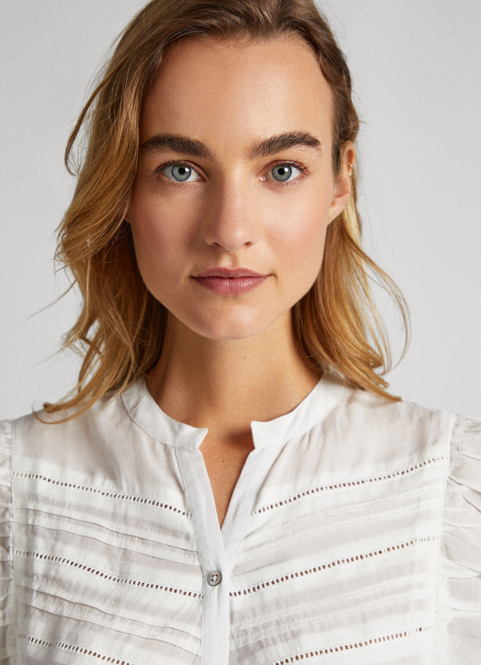 Blusa com mangas borboleta - branca