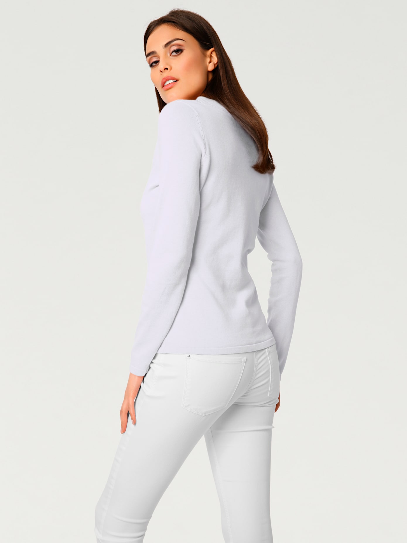 Joli pull basique à encolure en v