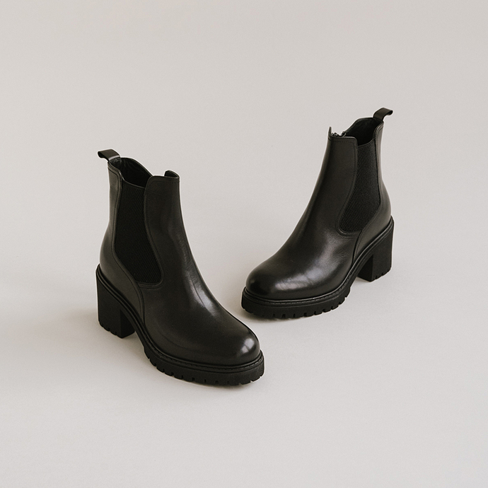 Chelsea boots à semelles crantées  en cuir noir