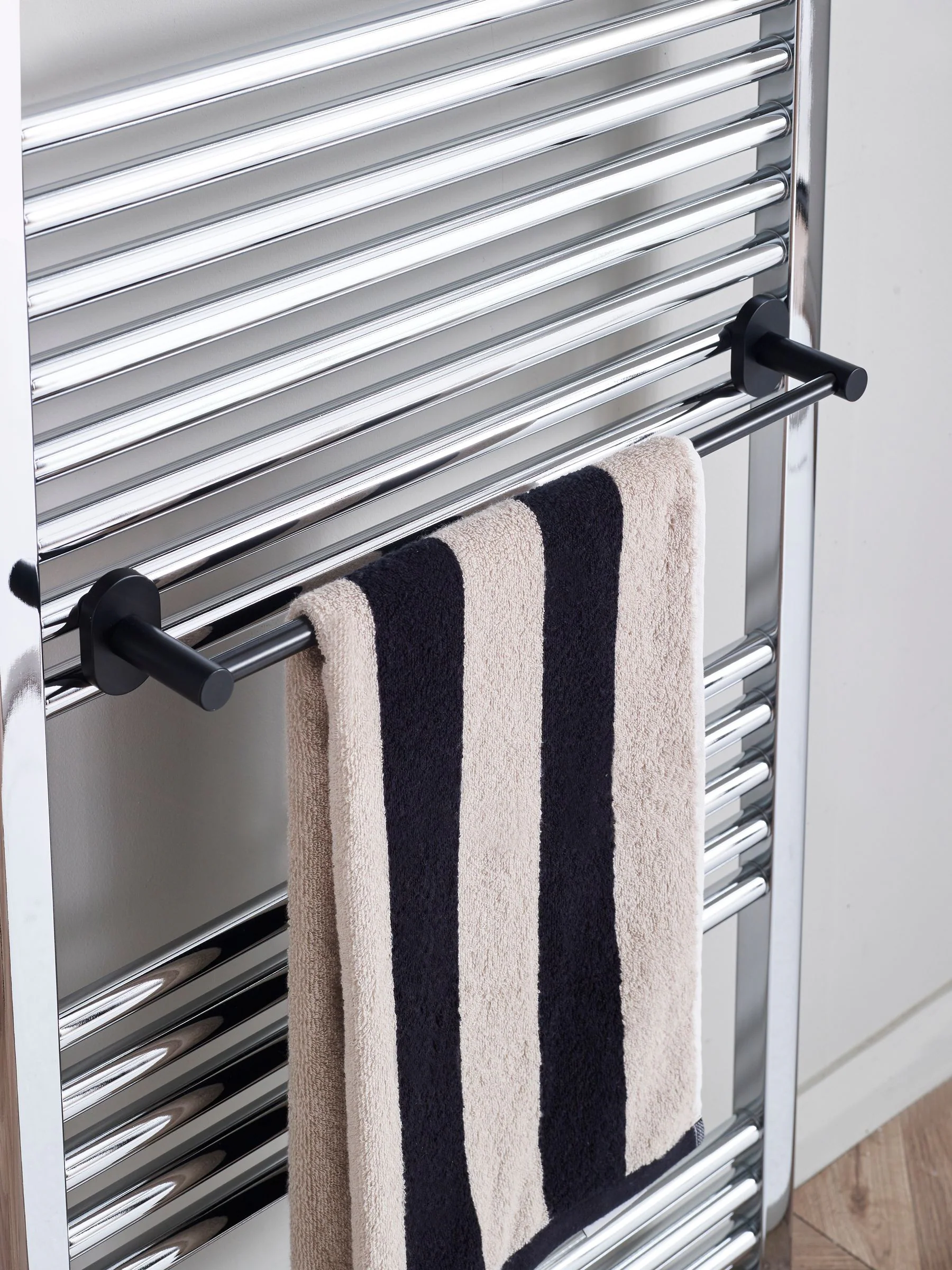 Magnetische uitschuifbare handdoekrail