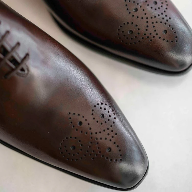 Ritcher-Richelieu à bout droit fleuri en cuir brown