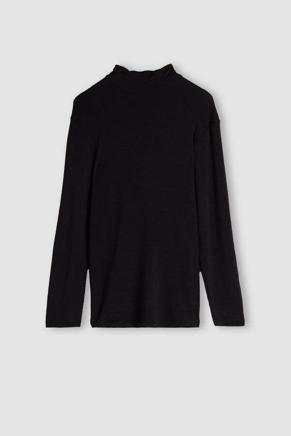 Camiseta de manga comprida em modal cashmere com gola alta.