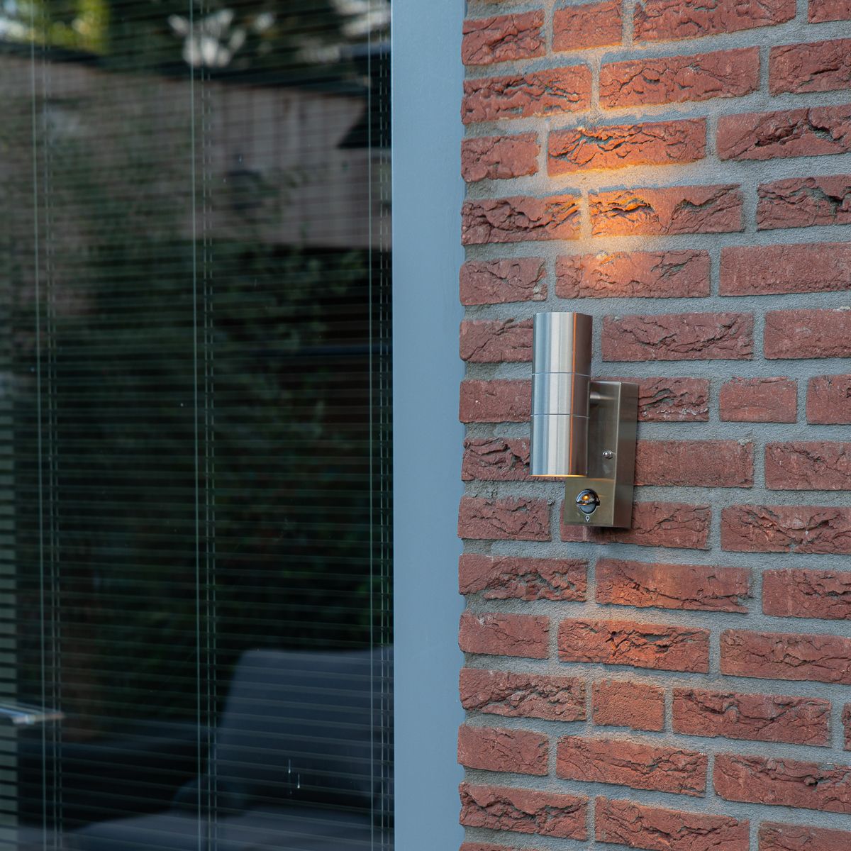 Buitenwandlamp staal 2-lichts IP44 met bewegingssensor - Duo