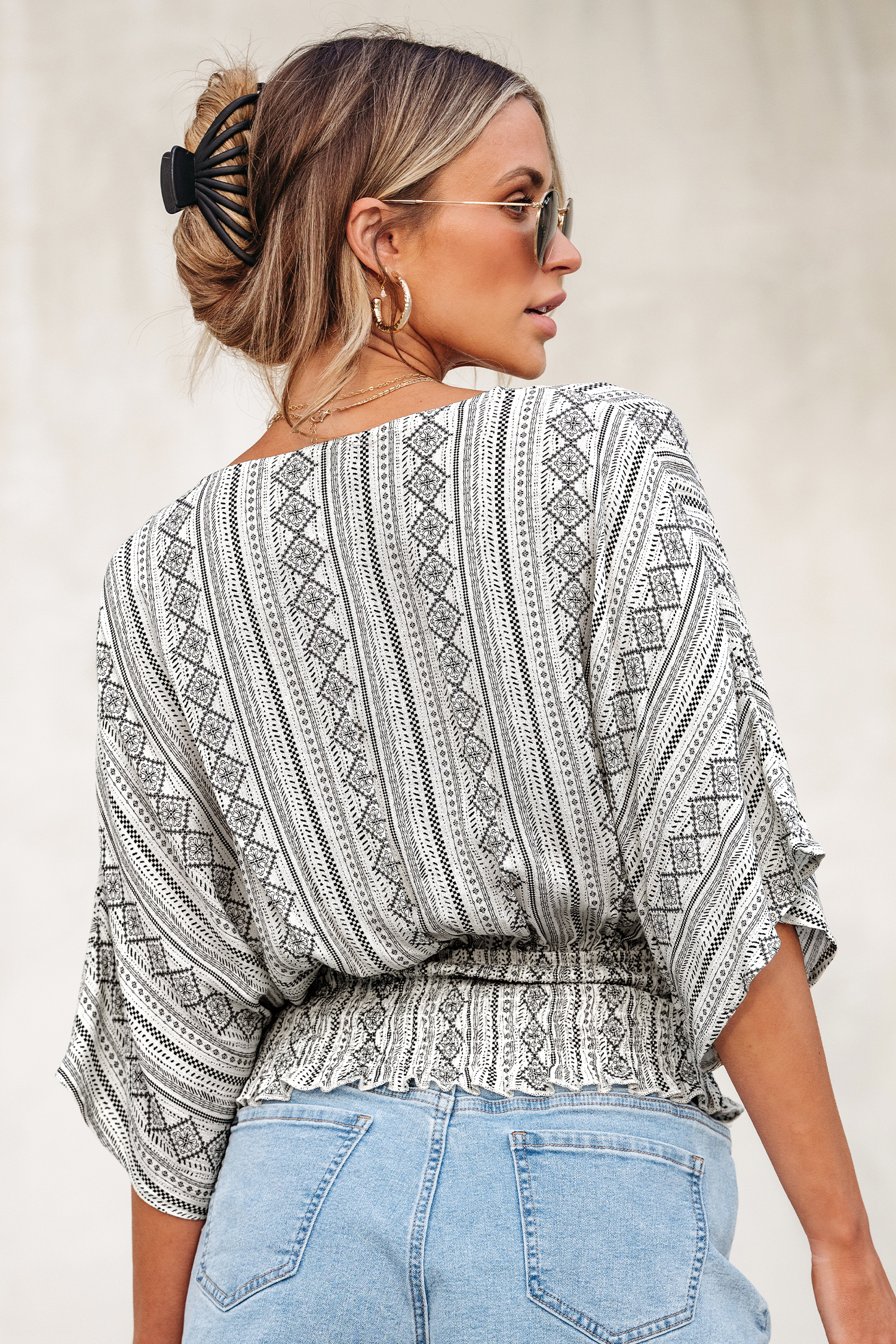 Haut avec manches dolman à smocks géométrique